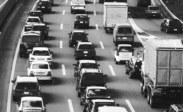 Photo d’un embouteillage sur une autoroute